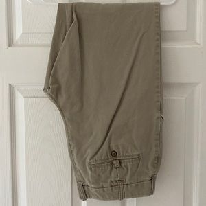 Izod Saltwater 32x30 Khaki pants